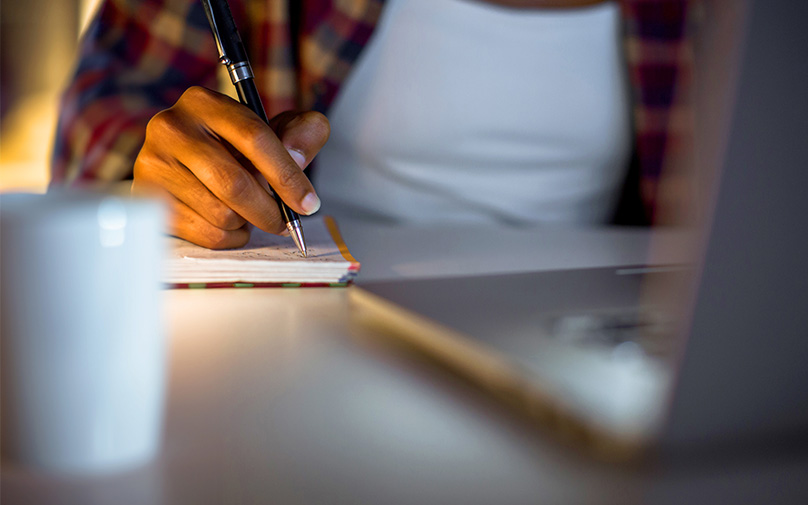 How to create a holiday budget & Keep out of Debt
